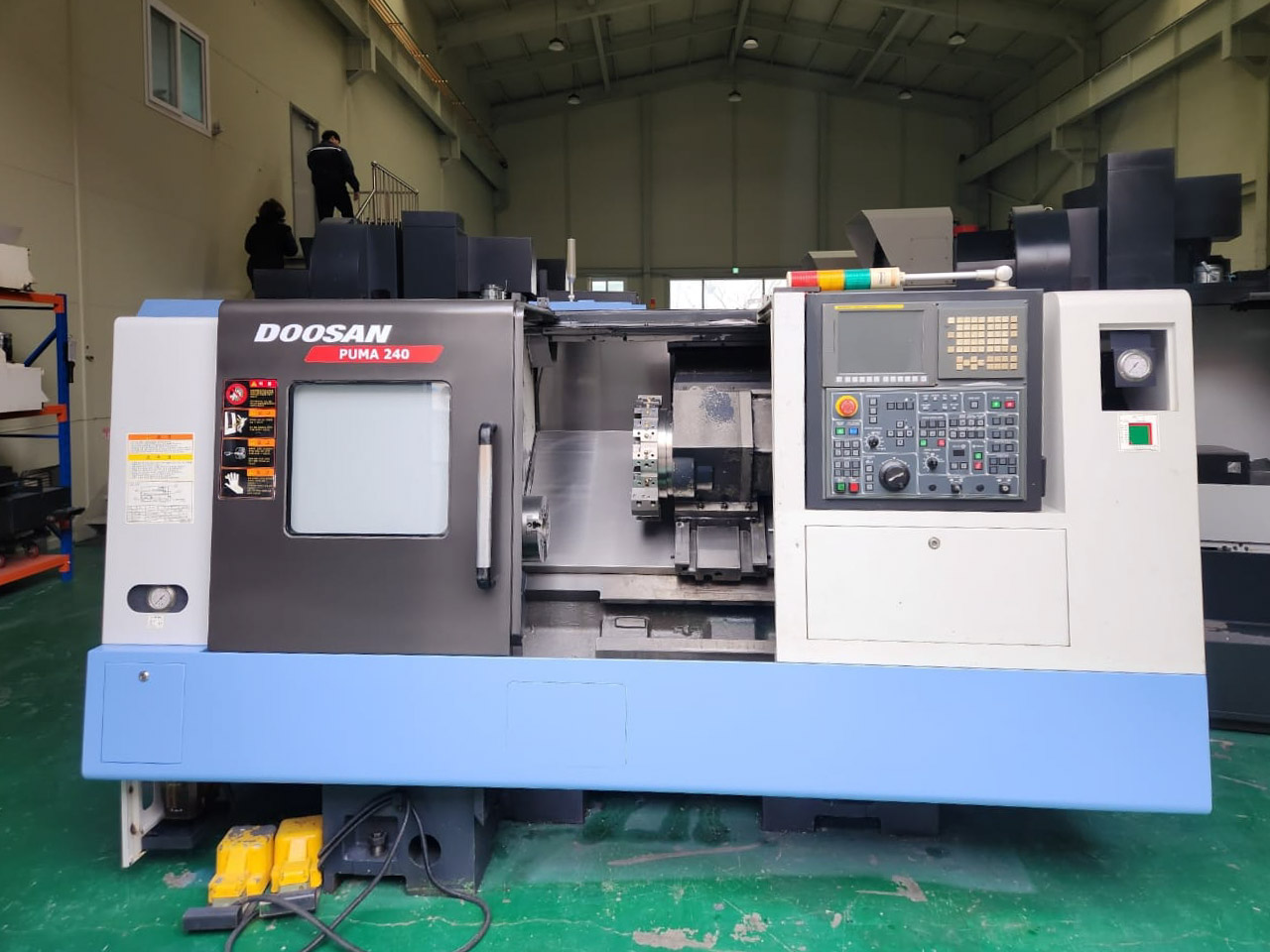 2011 DOOSAN PUMA 240 CNC lathe